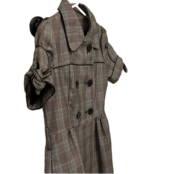 Women’s plaid jacket with cute sleeve details and  double breasted buttons. - Picture 2 of 6